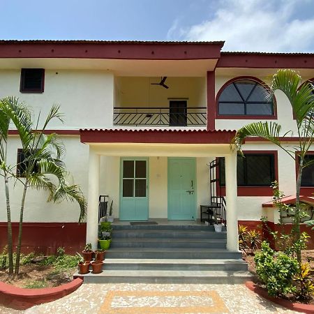 The Green Door Villa Close To Zalor Beach Varca Exterior photo